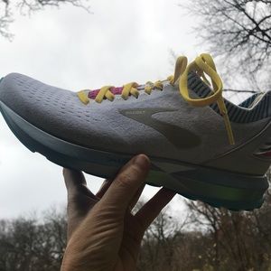 Brooks Levitate 2 white running shoes